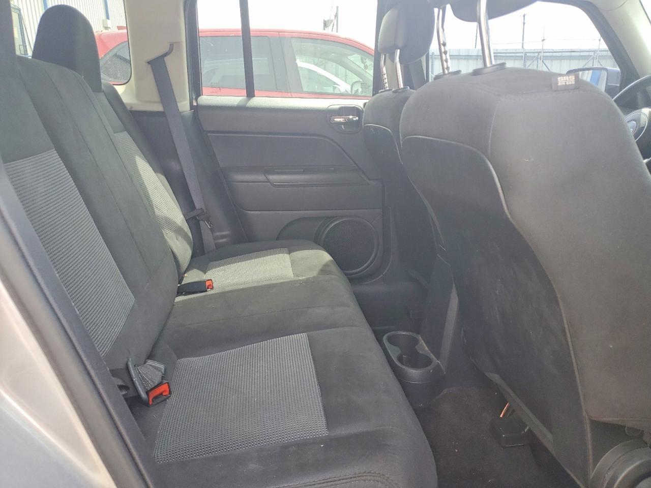 2016 Jeep Patriot Latitude - zdjęcie 11
