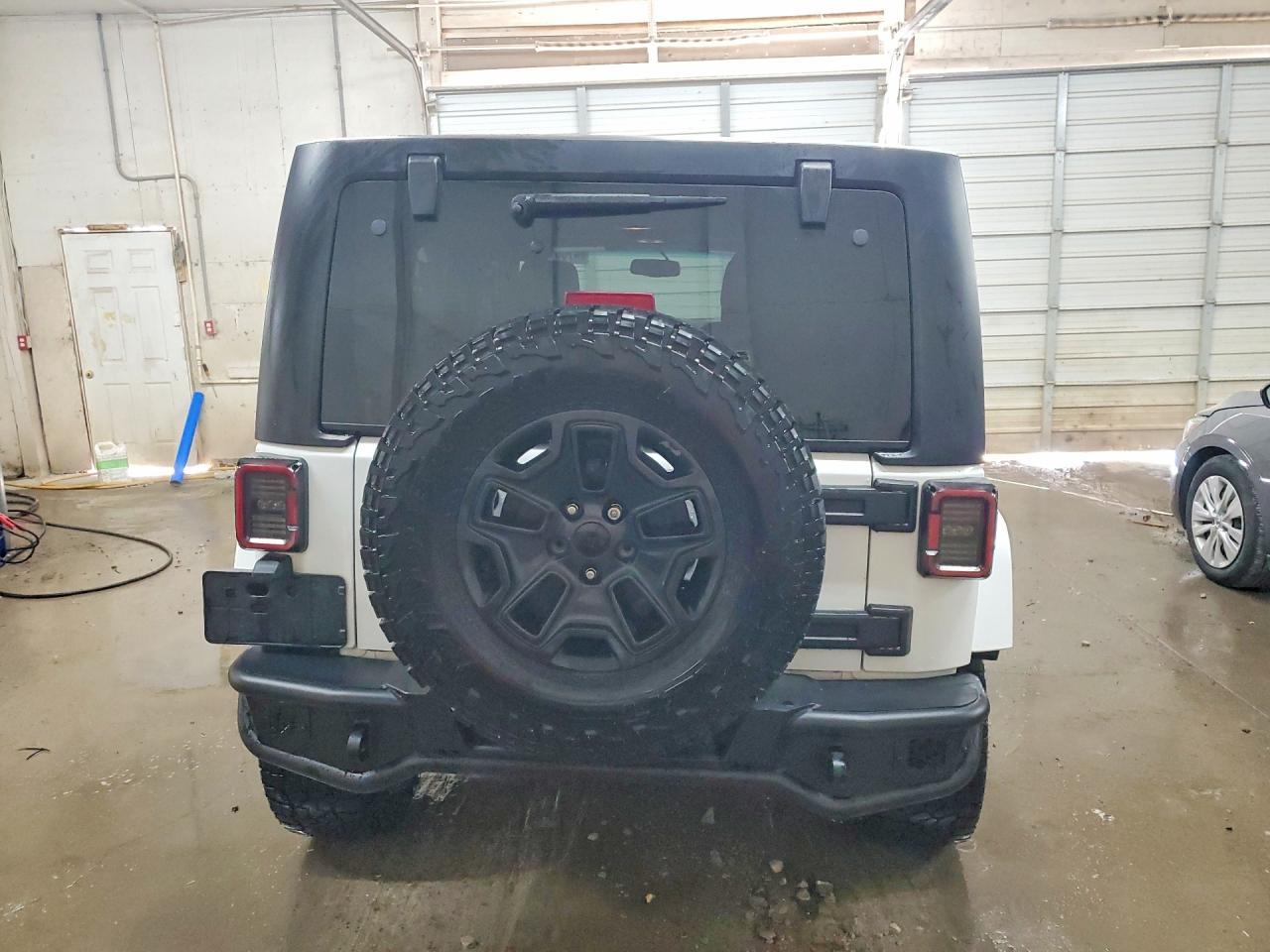 2013 Jeep Wrangler Unlimited Sahara - zdjęcie 6
