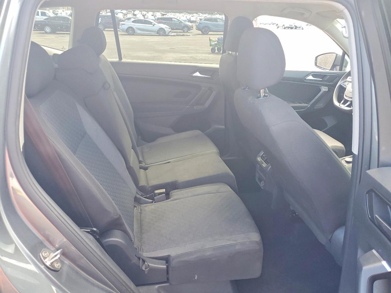 2018 Volkswagen Tiguan S - zdjęcie 11