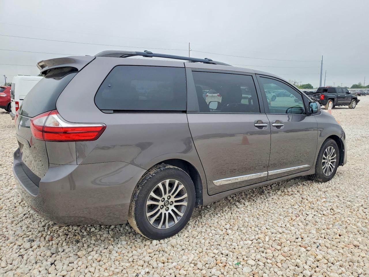 2018 Toyota Sienna Xle 8-Passenger - zdjęcie 3
