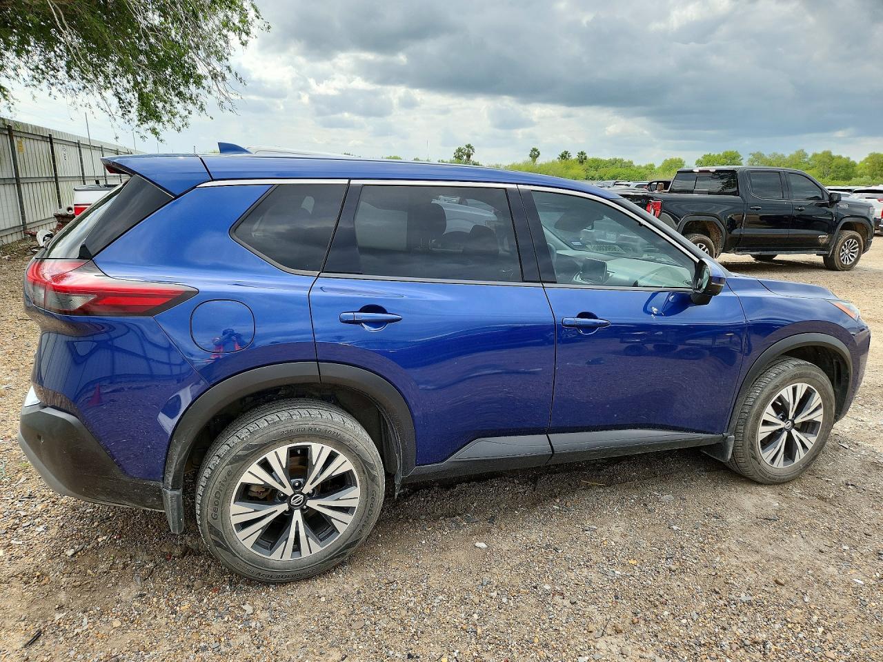 2021 Nissan Rogue Sv - zdjęcie 3