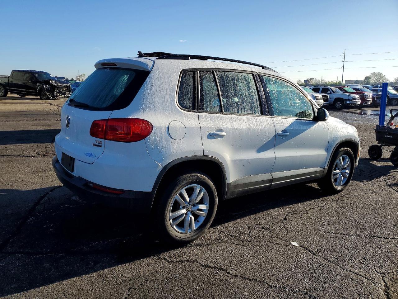 2017 Volkswagen Tiguan S - zdjęcie 3