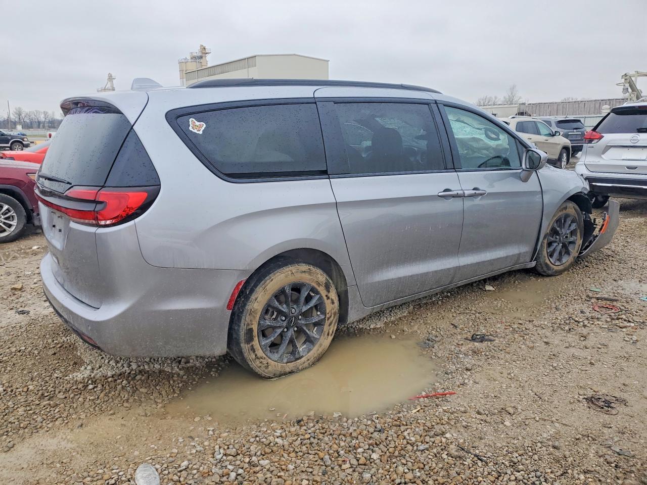2021 Chrysler Pacifica Touring - zdjęcie 3