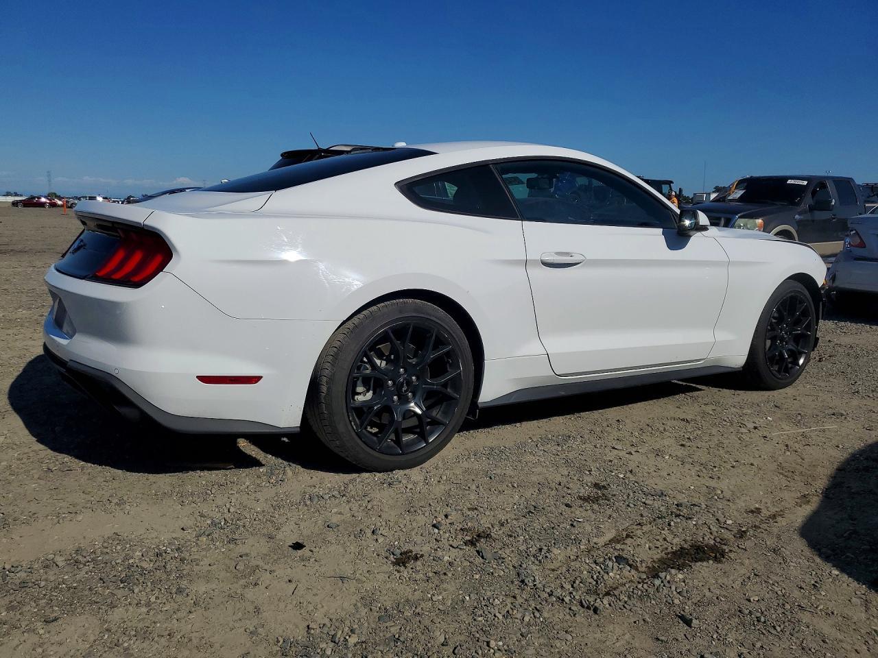 2019 Ford Mustang - zdjęcie 3