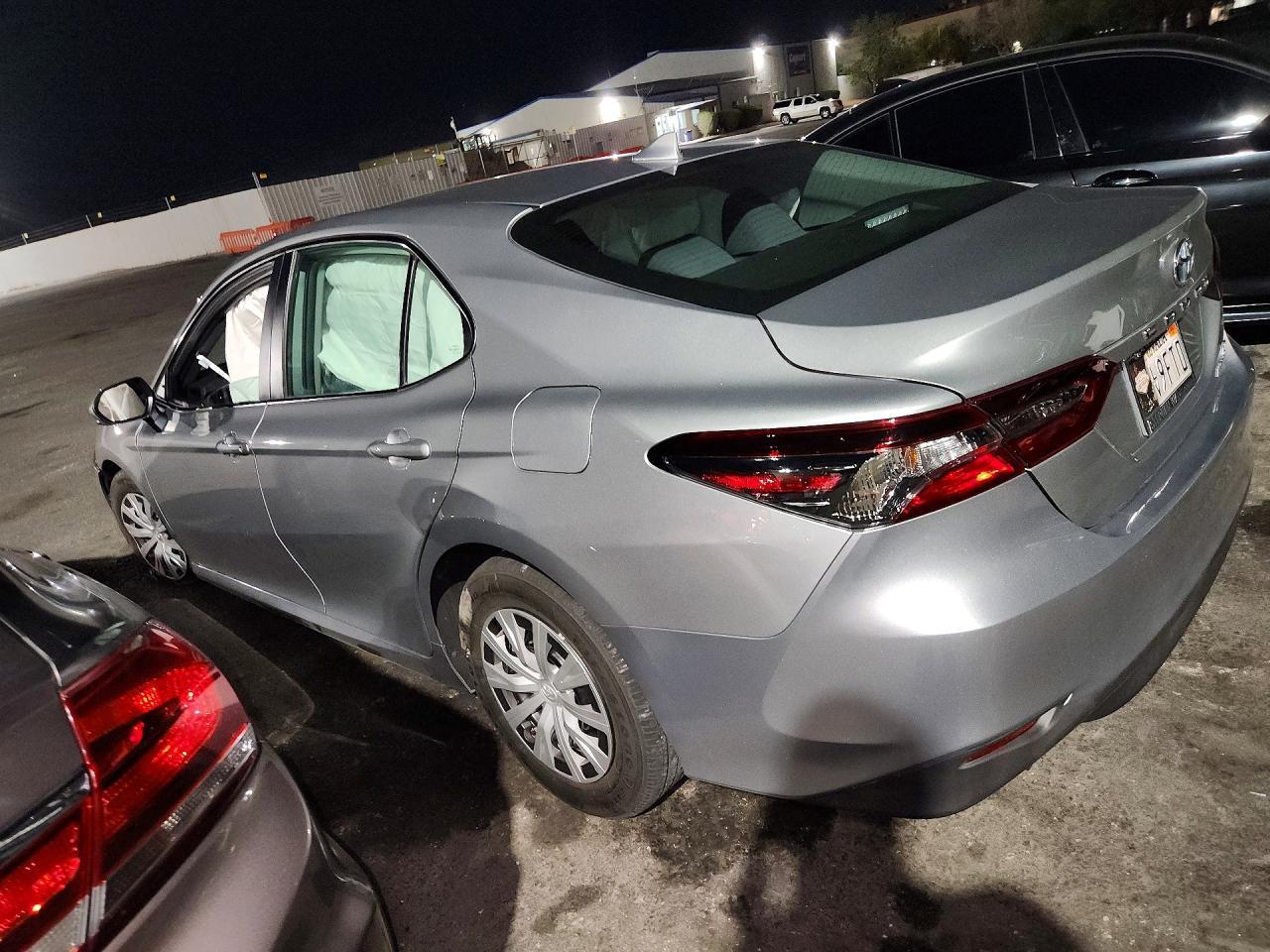 2024 Toyota Camry Le - zdjęcie 2