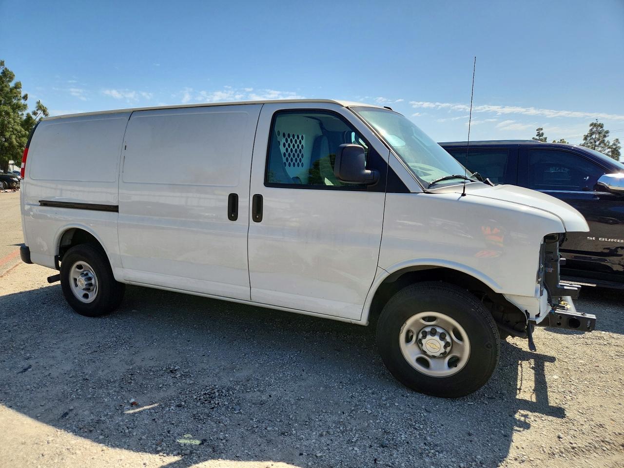 2024 Chevrolet Express G2500 - zdjęcie 4