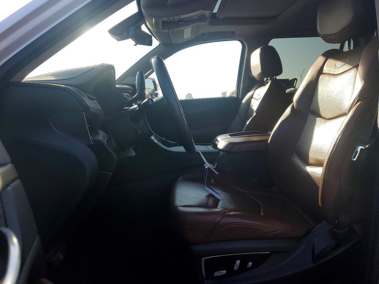 2020 Cadillac Escalade Luxury - zdjęcie 7