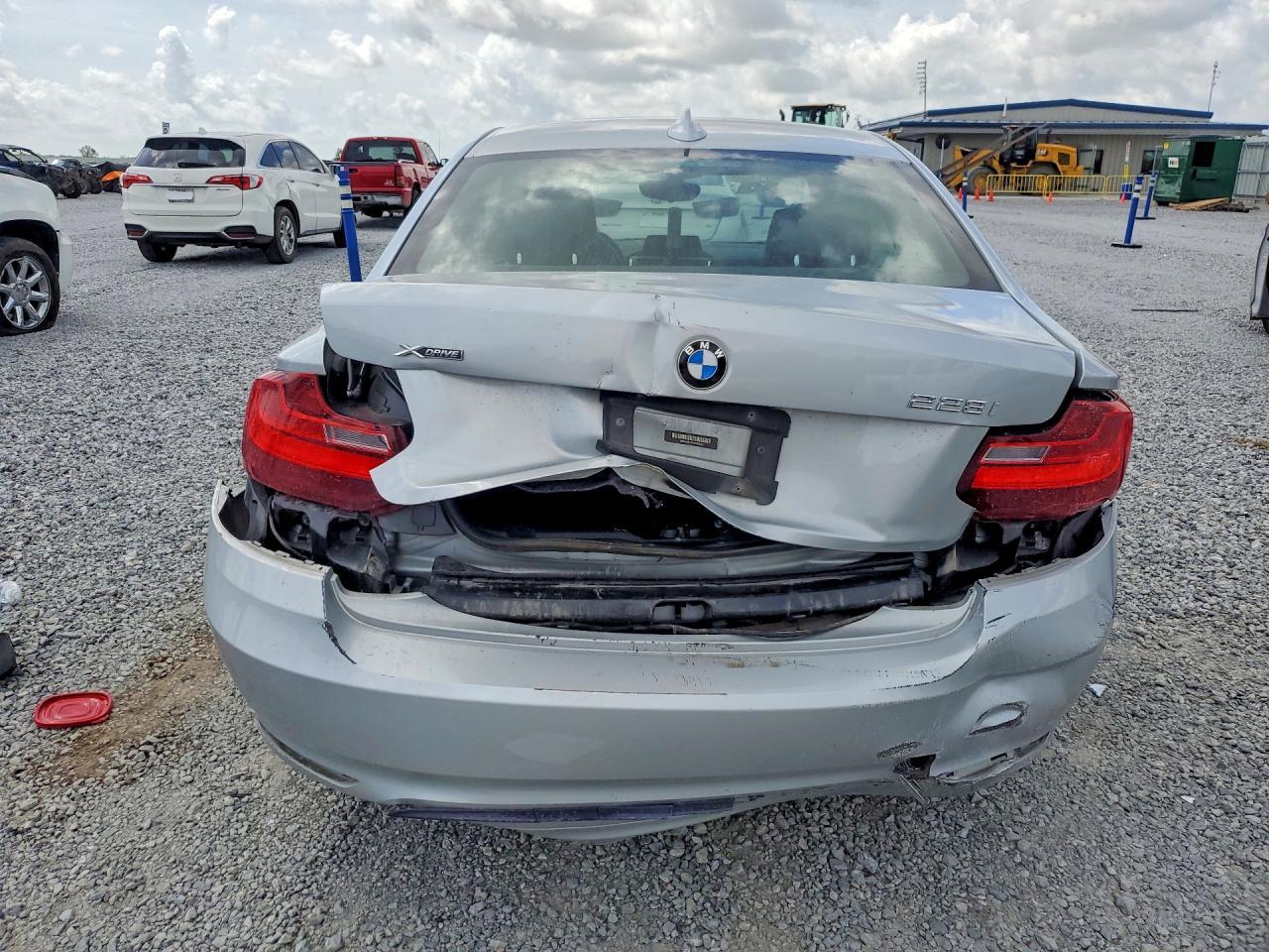 2016 BMW 228 Xi Sulev - zdjęcie 6