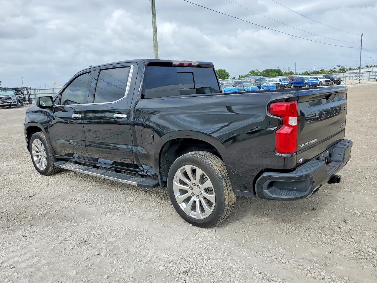 2021 Chevrolet Silverado C1500 High Country - zdjęcie 2
