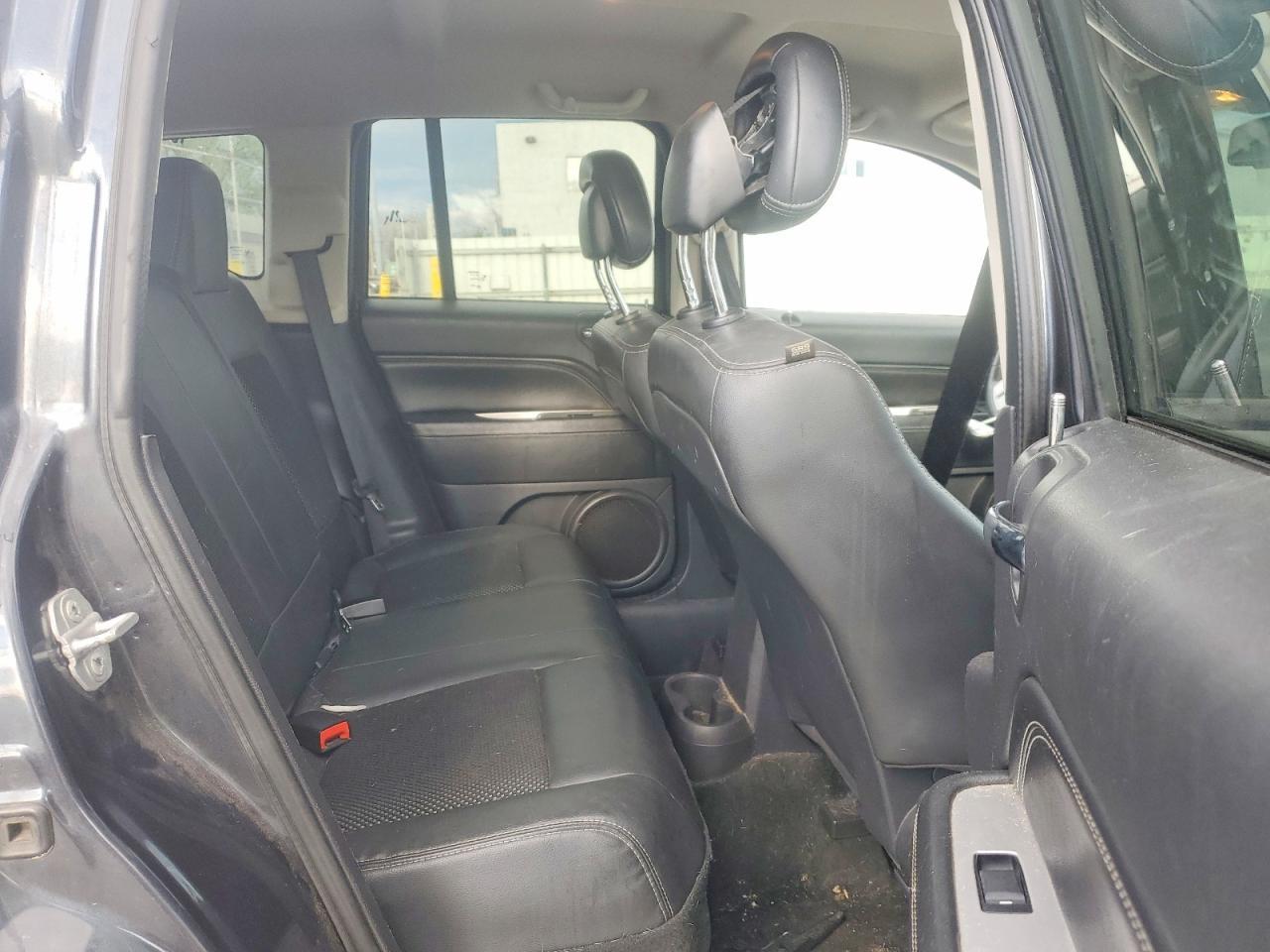 2015 Jeep Compass Latitude - zdjęcie 11