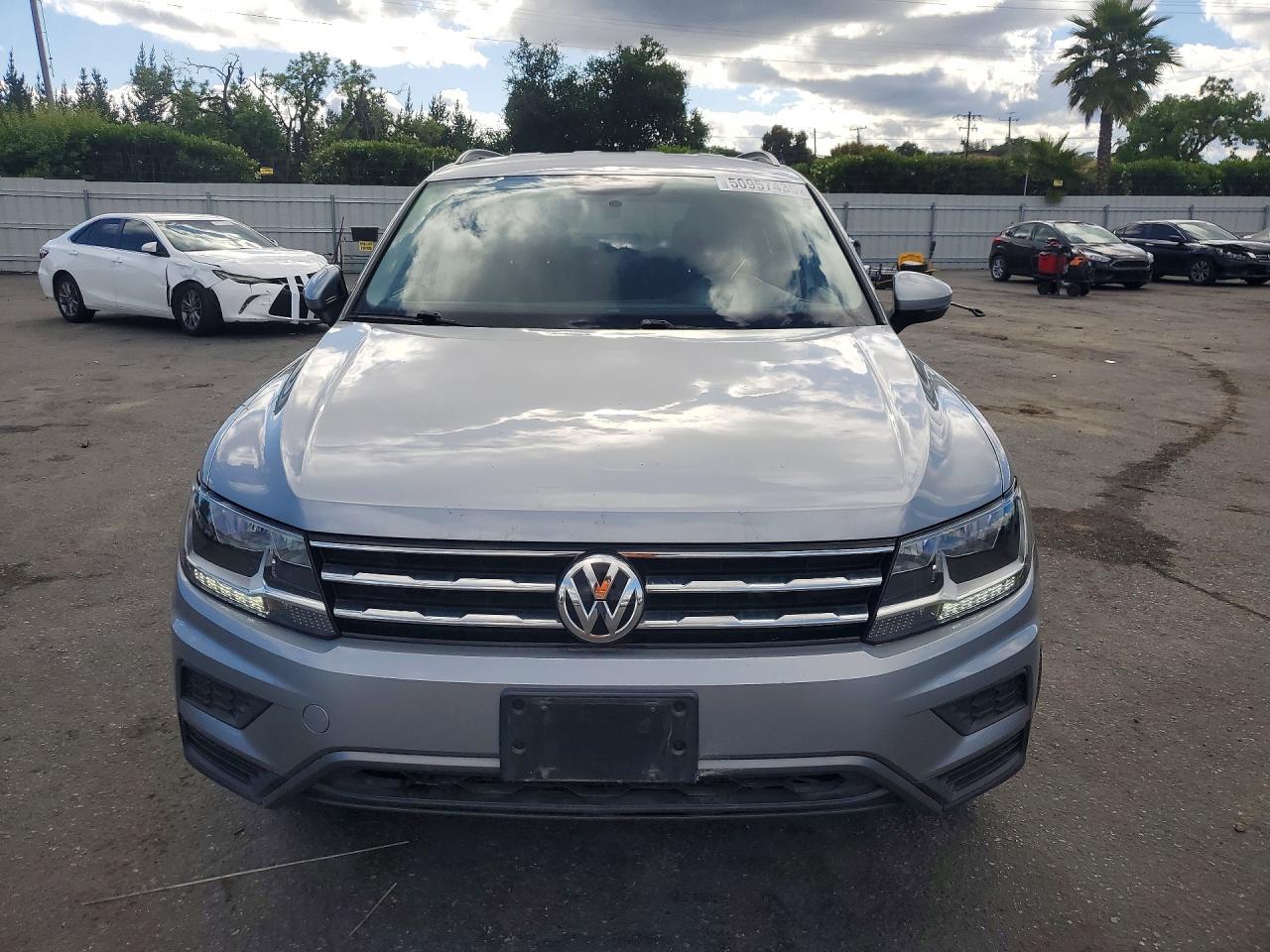 2020 Volkswagen Tiguan S - zdjęcie 5