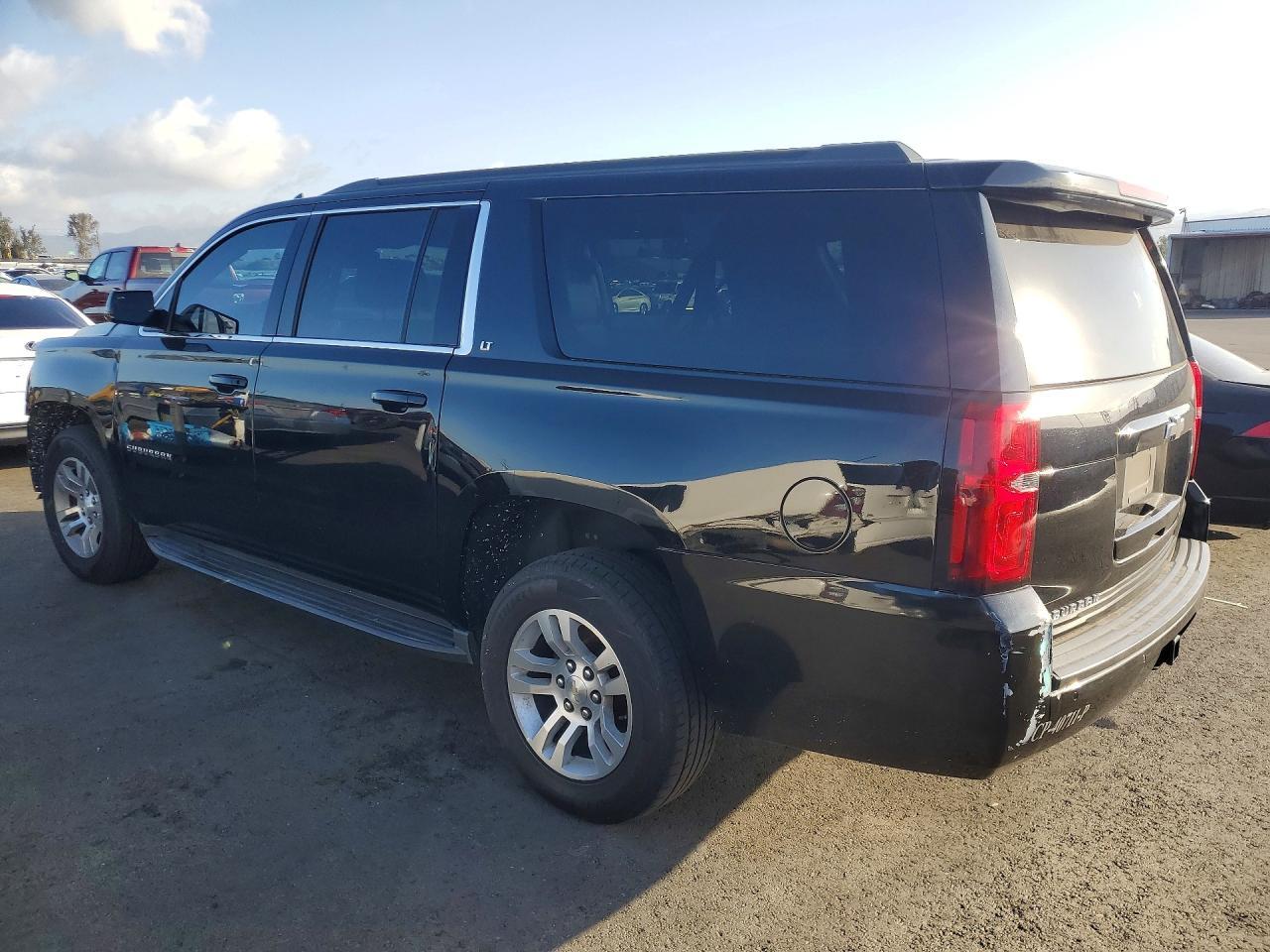 2019 Chevrolet Suburban - zdjęcie 2