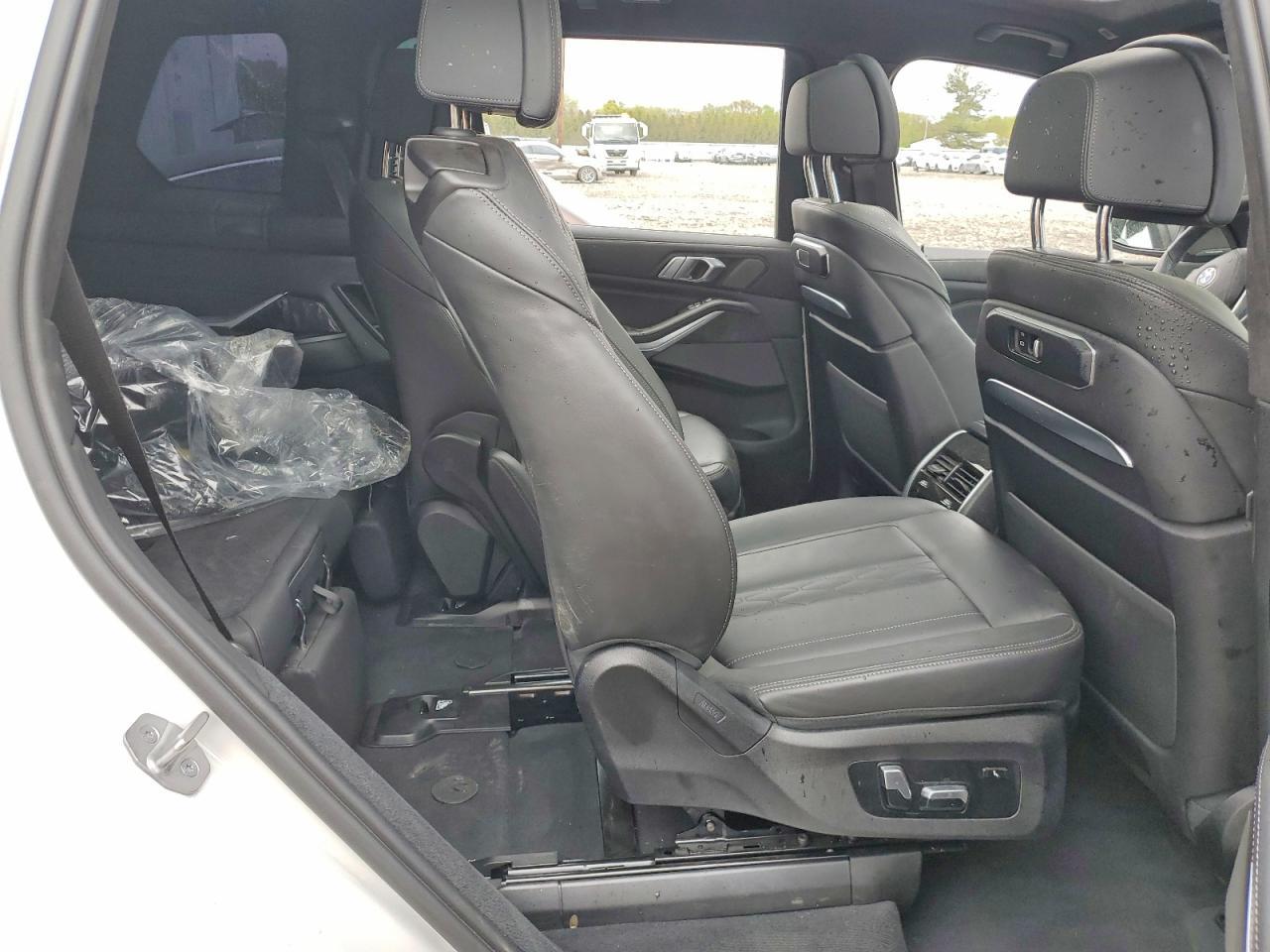 2023 BMW X7 xDrive40I - zdjęcie 11