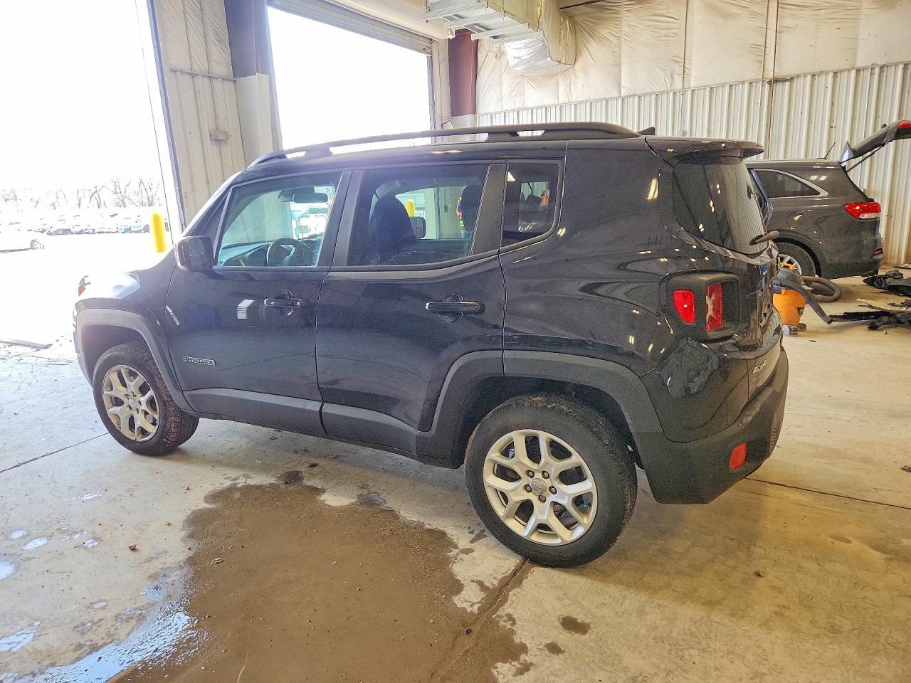 2018 Jeep Renegade Latitude - zdjęcie 2