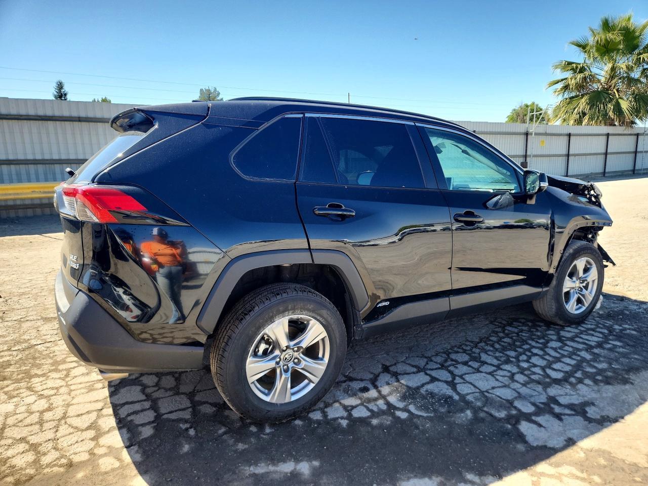 2024 Toyota Rav4 Hybrid Xle - zdjęcie 3