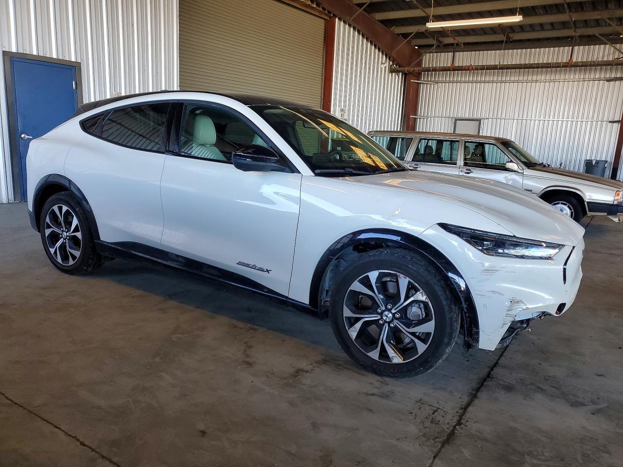 2023 Ford Mustang Mach-E Premium - zdjęcie 4