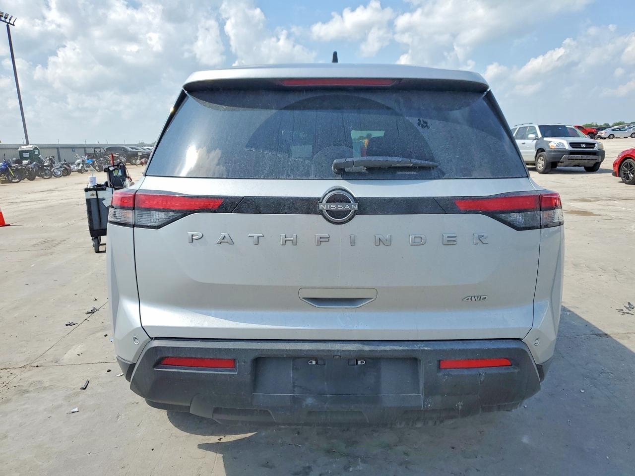 2025 Nissan Pathfinder S - zdjęcie 6