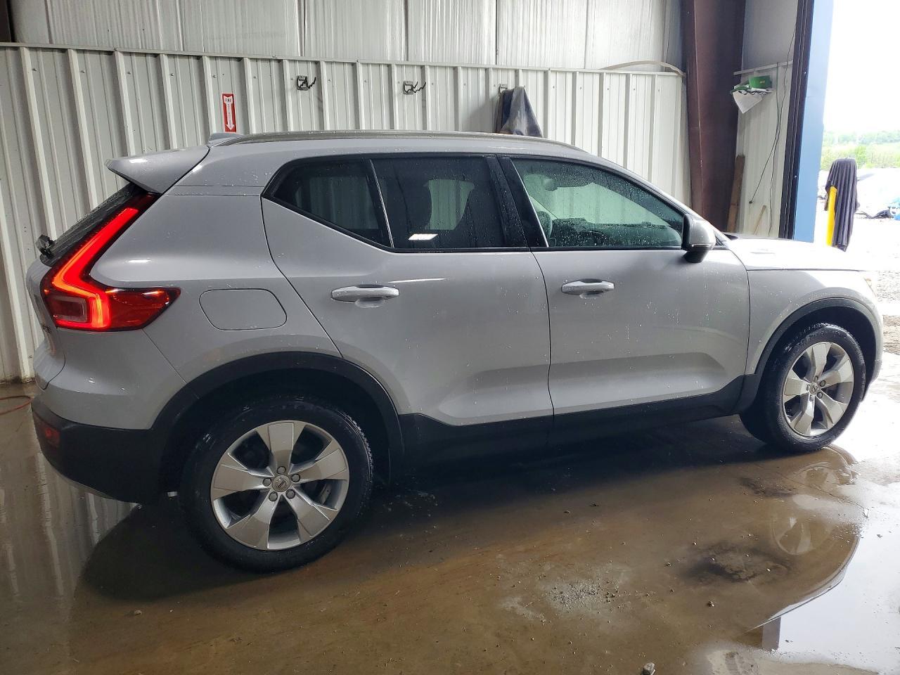2020 Volvo Xc40 T5 Momentum - zdjęcie 3