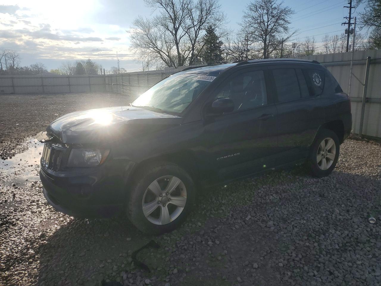 2015 Jeep Compass Latitude - zdjęcie główne