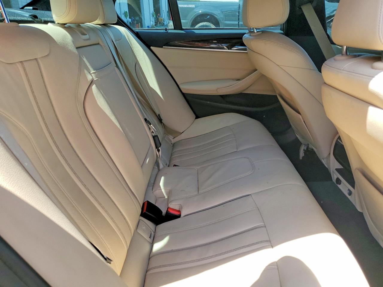 2019 BMW 530 I - zdjęcie 10