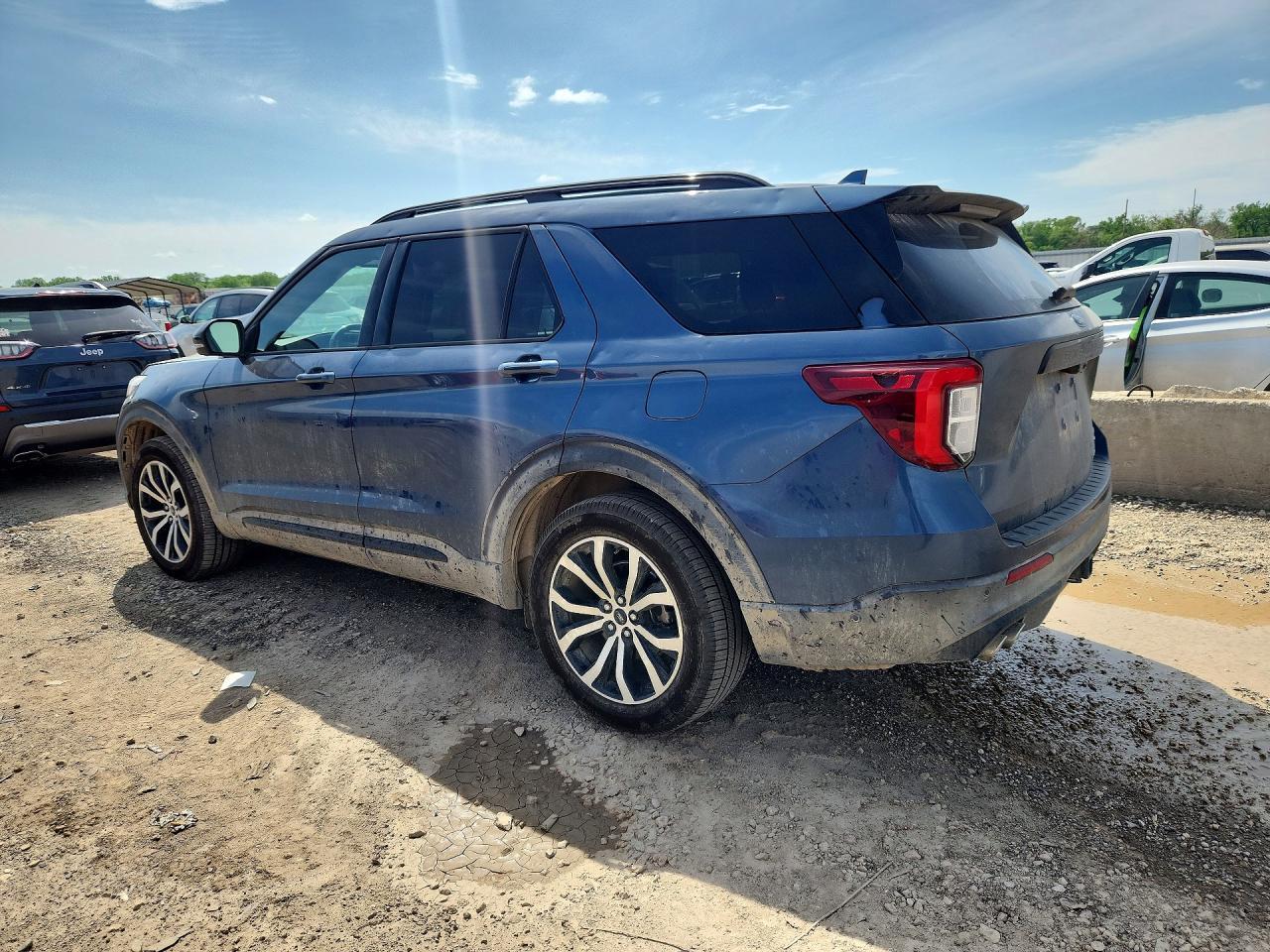 2020 Ford Explorer St - zdjęcie 2