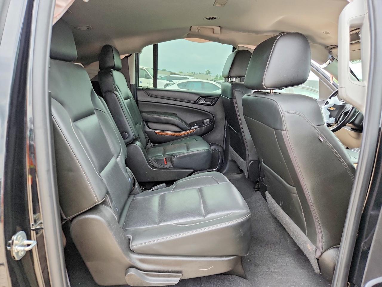 2020 Chevrolet Suburban C1500 Premier - zdjęcie 11