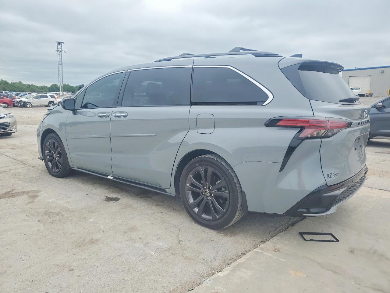 2024 Toyota Sienna Xse - zdjęcie 2
