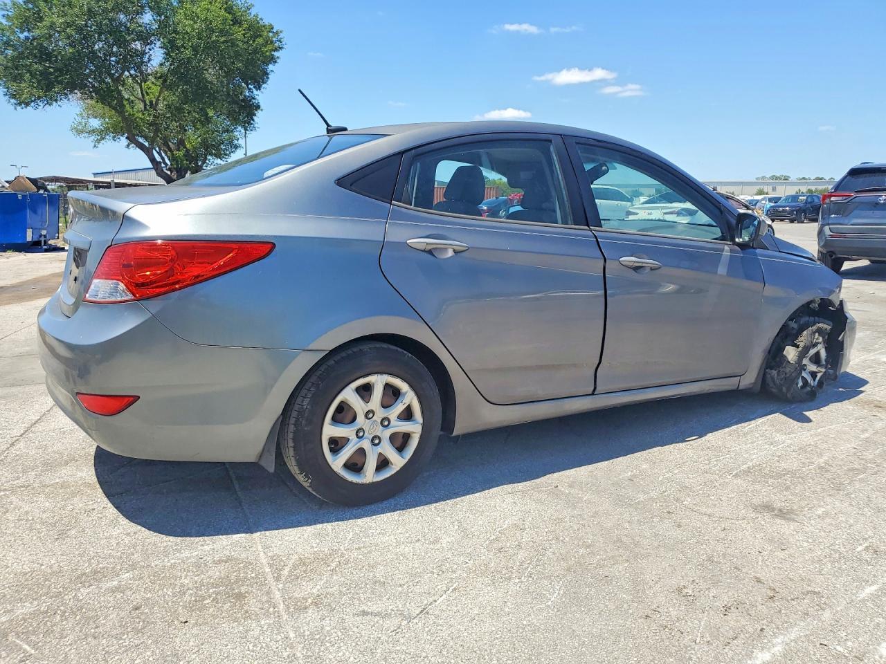 2013 Hyundai Accent Gls - zdjęcie 3