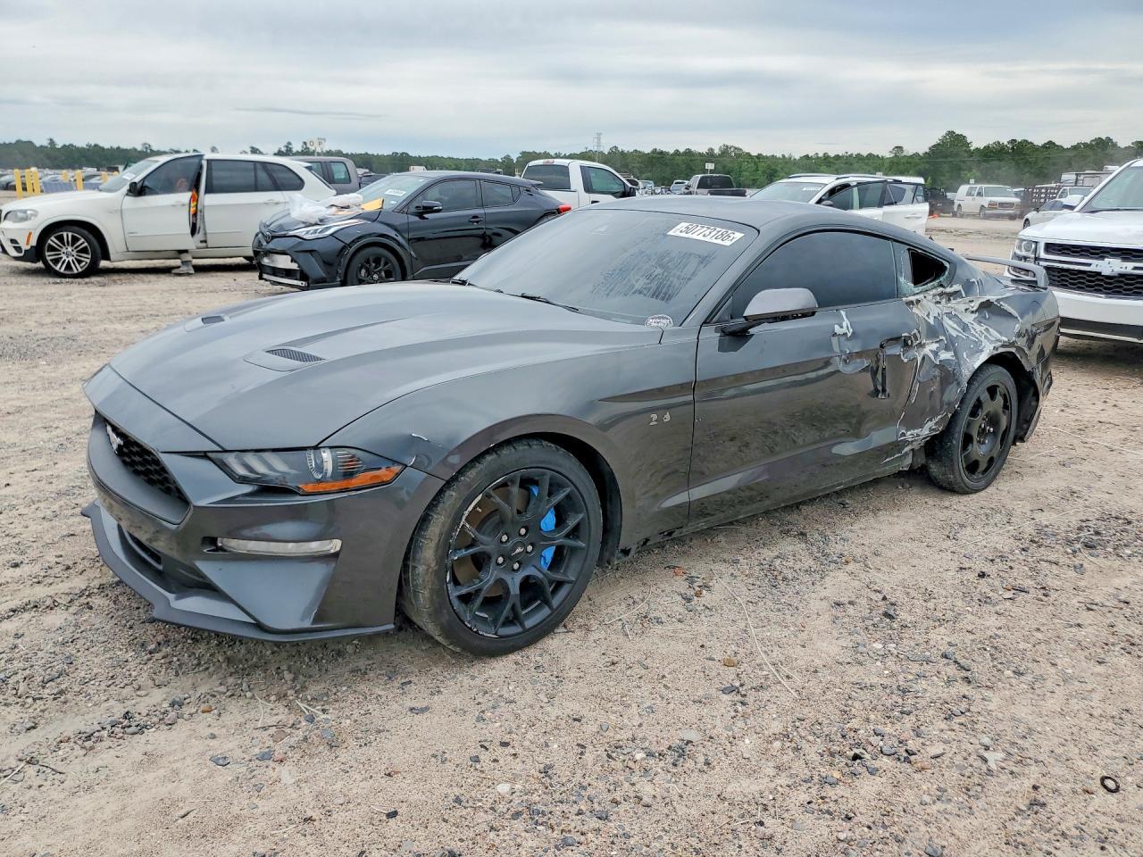 2019 Ford Mustang - zdjęcie 2