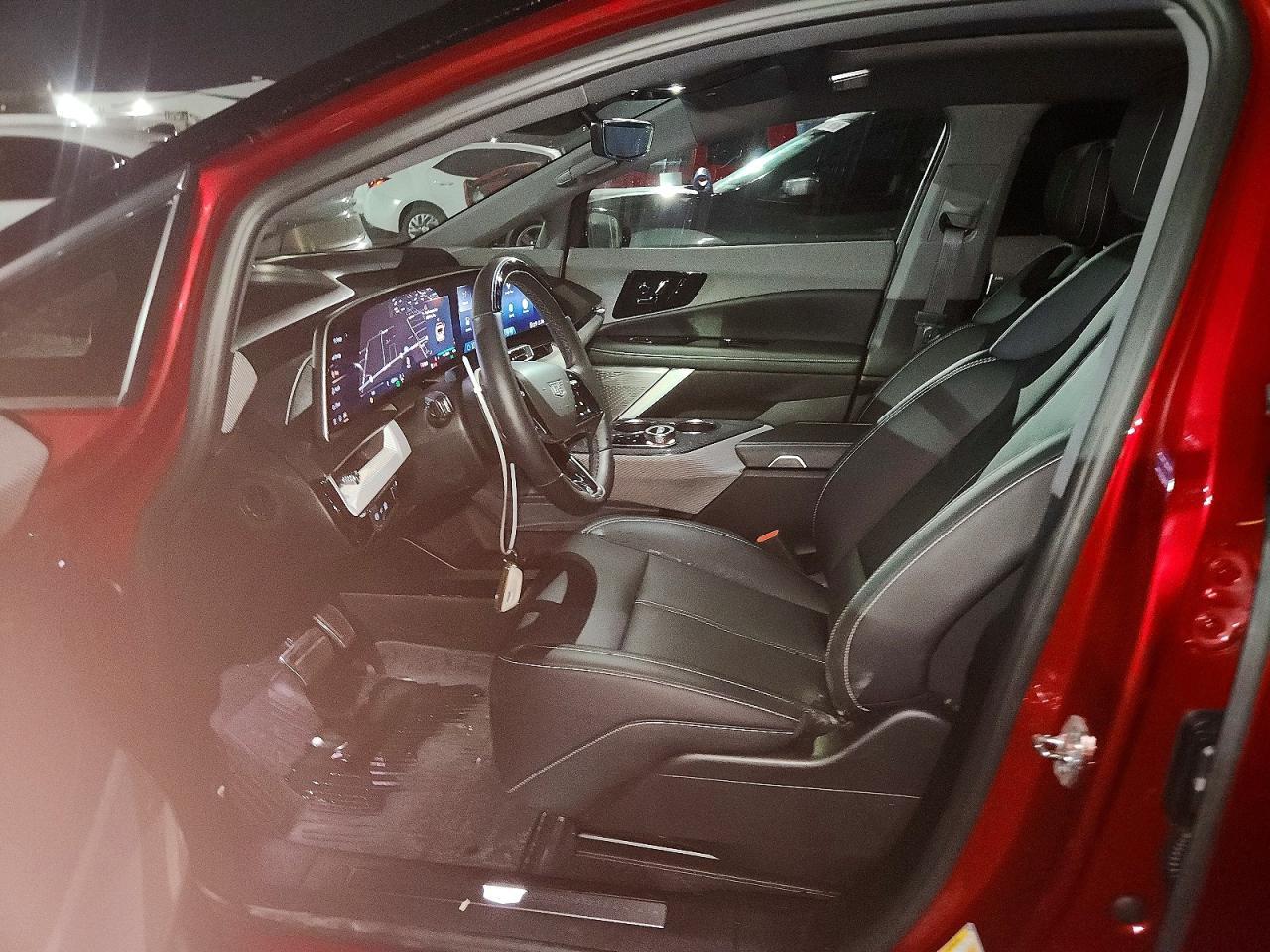 2025 Cadillac Optiq Luxury - zdjęcie 7