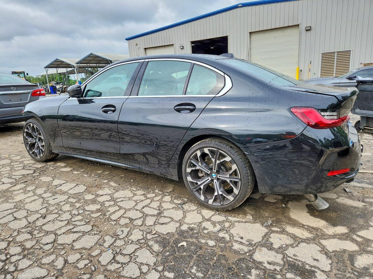 2025 BMW 330I - zdjęcie 2