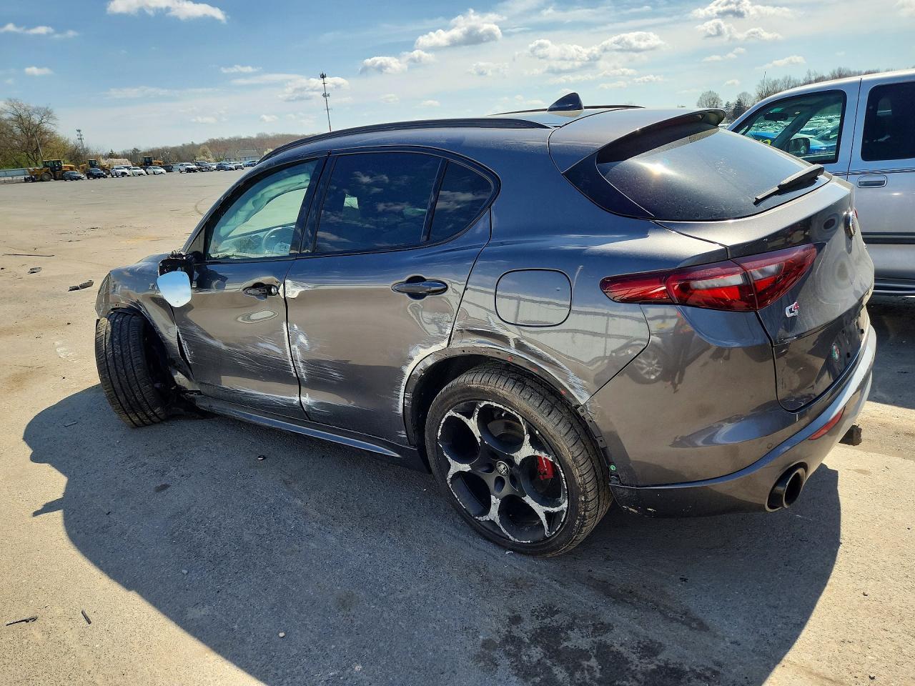 2023 Alfa Romeo Stelvio Ti - zdjęcie 2