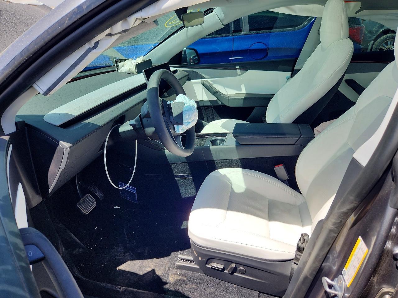 2026 Tesla Model Y - zdjęcie 7