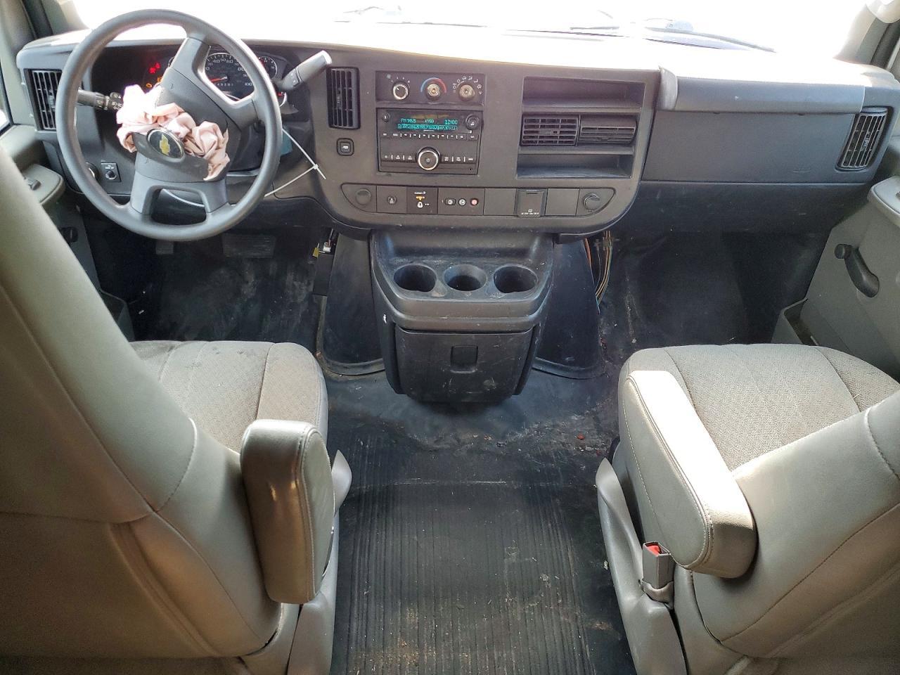 2018 Chevrolet Express G2500 - zdjęcie 8