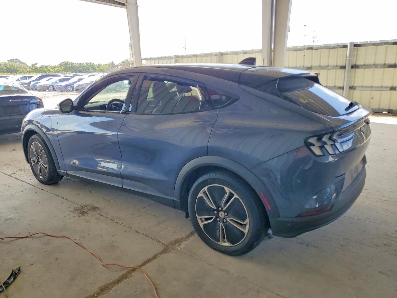 2021 Ford Mustang Mach-E Select - zdjęcie 2
