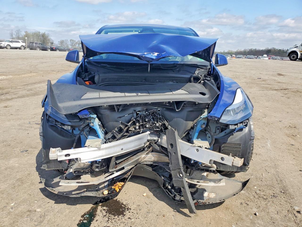 2025 Tesla Model Y - zdjęcie 5