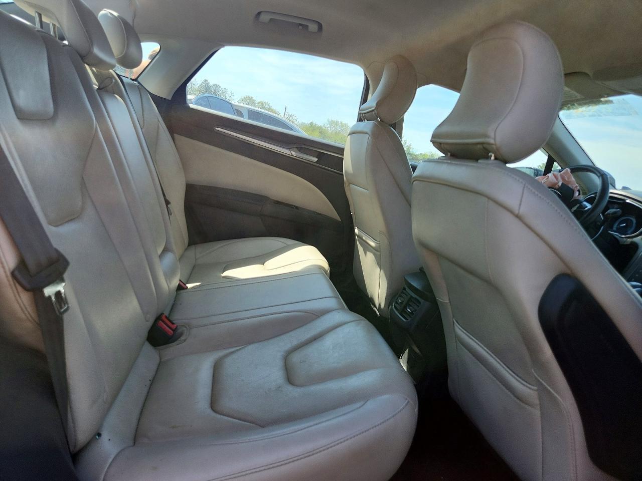 2015 Ford Fusion Titanium - zdjęcie 10