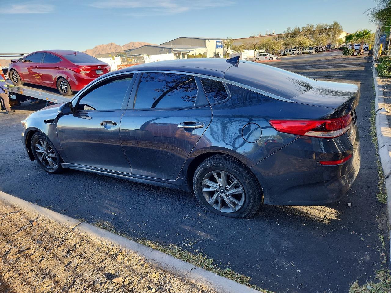 2019 Kia Optima Lx - zdjęcie 2