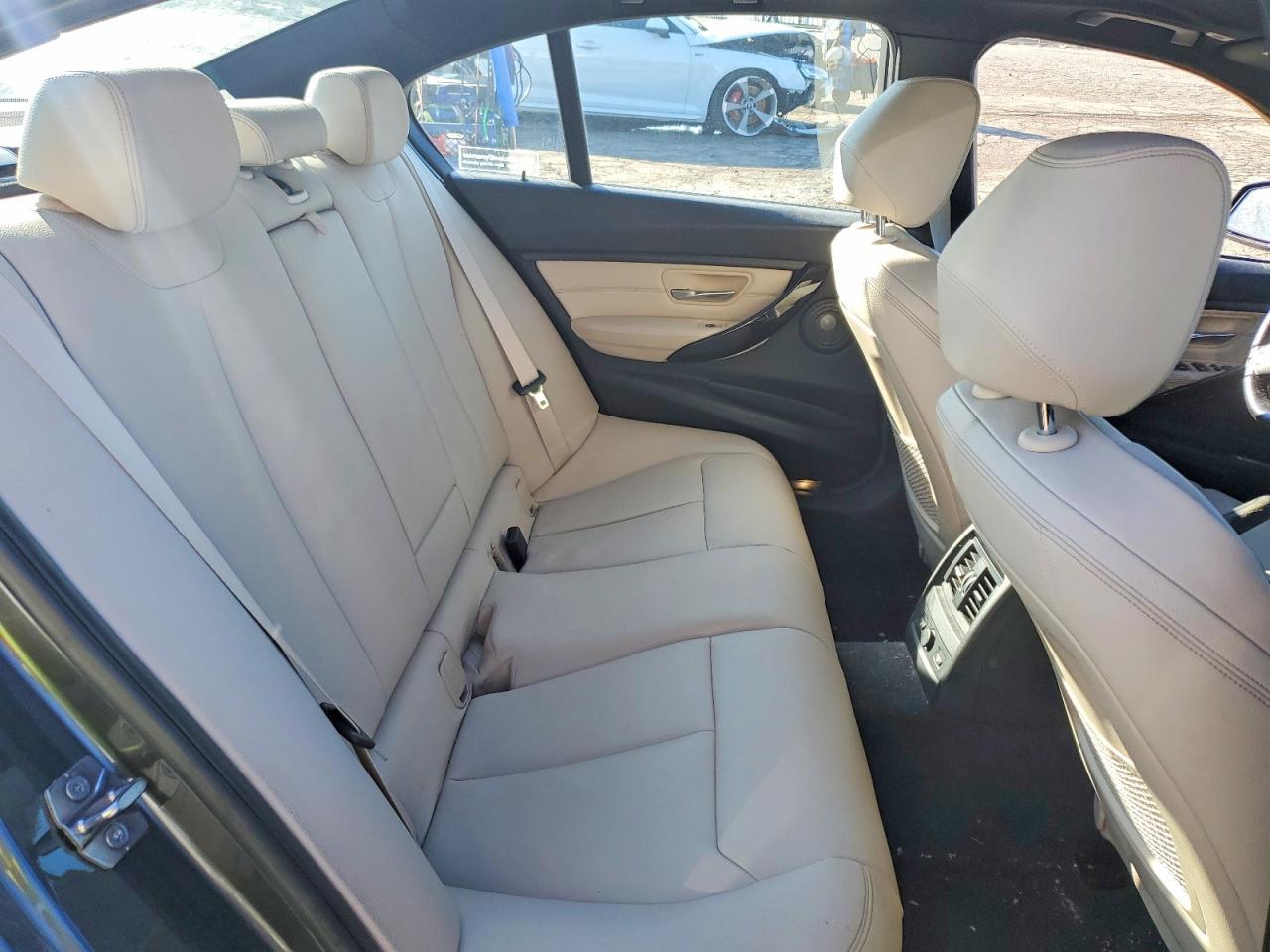 2015 BMW 335 Xi - zdjęcie 10