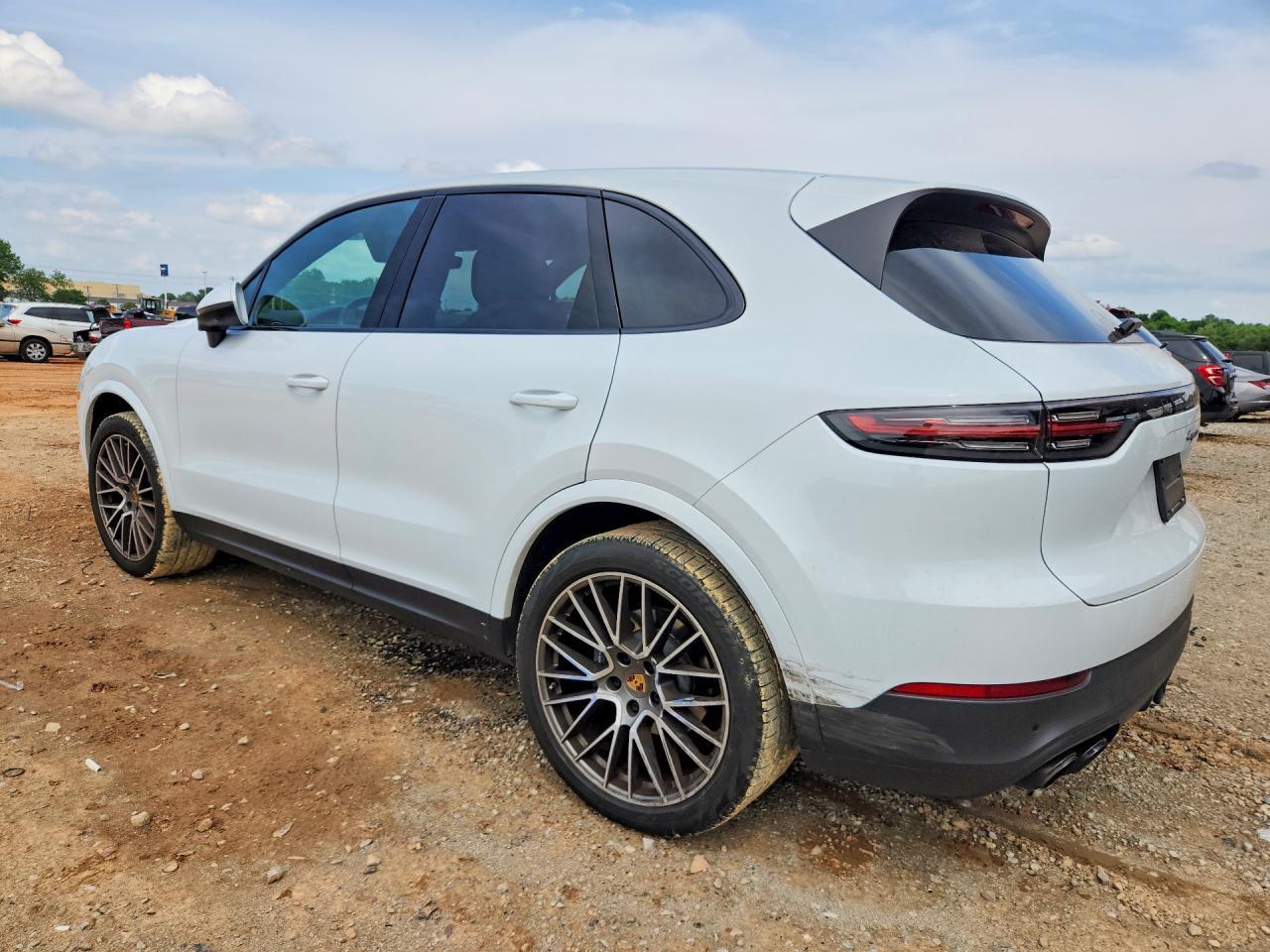 2022 Porsche Cayenne - zdjęcie 2