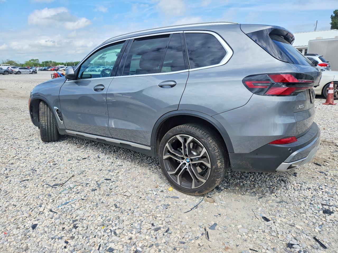 2024 BMW X5 xDrive40I - zdjęcie 2