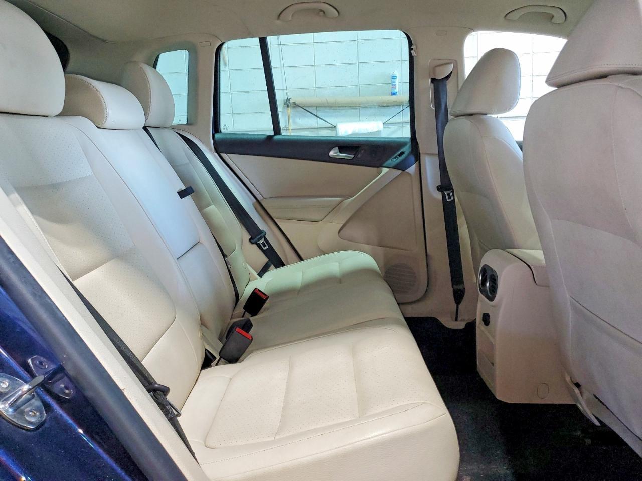 2014 Volkswagen Tiguan S - zdjęcie 11