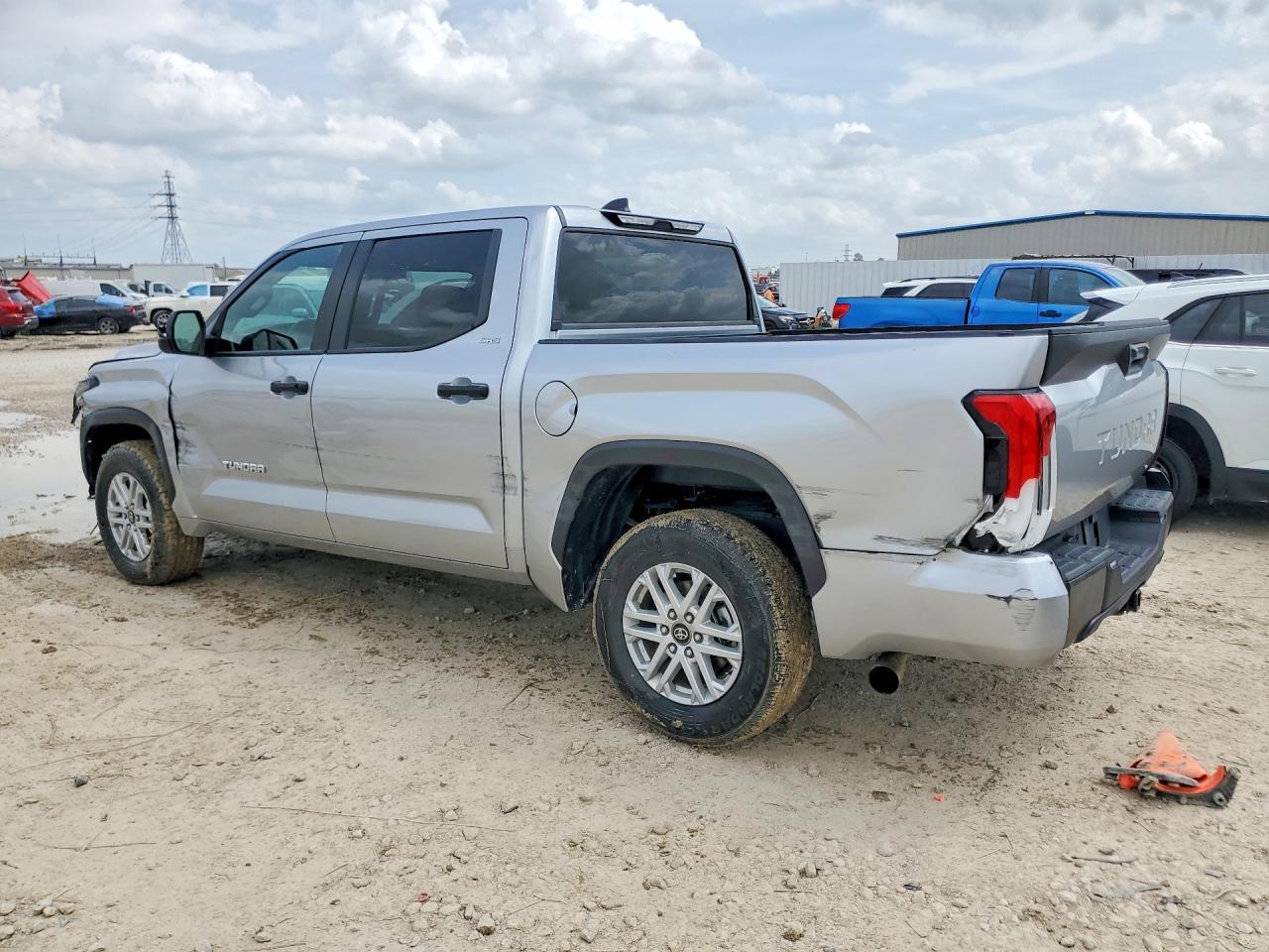 2025 Toyota Tundra Crewmax Sr - zdjęcie 2
