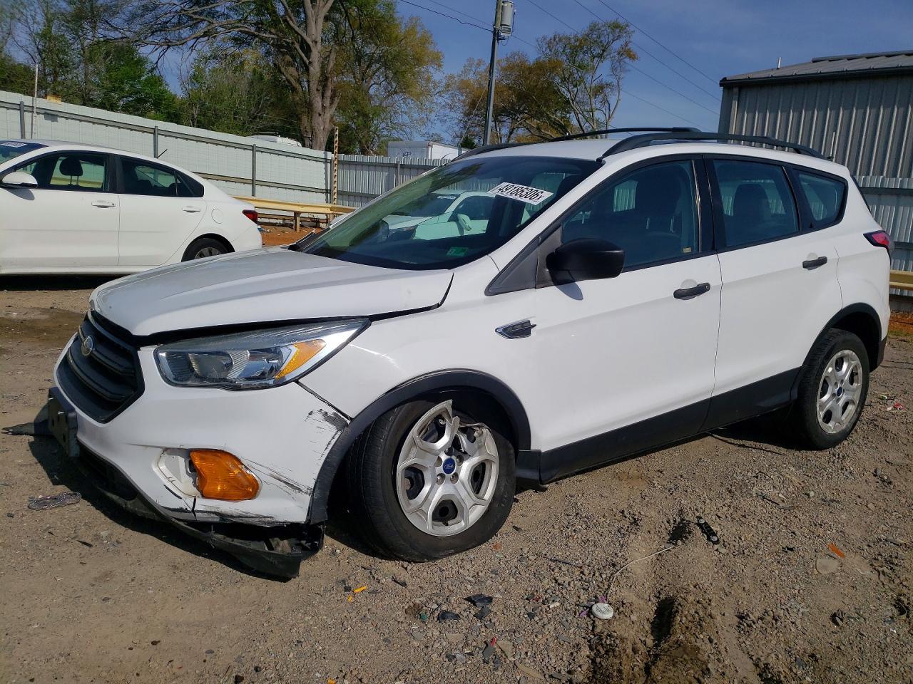 2017 Ford Escape S - zdjęcie główne