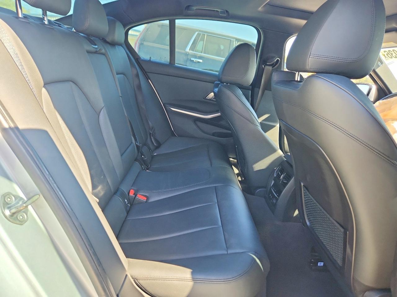 2019 BMW 330I - zdjęcie 10
