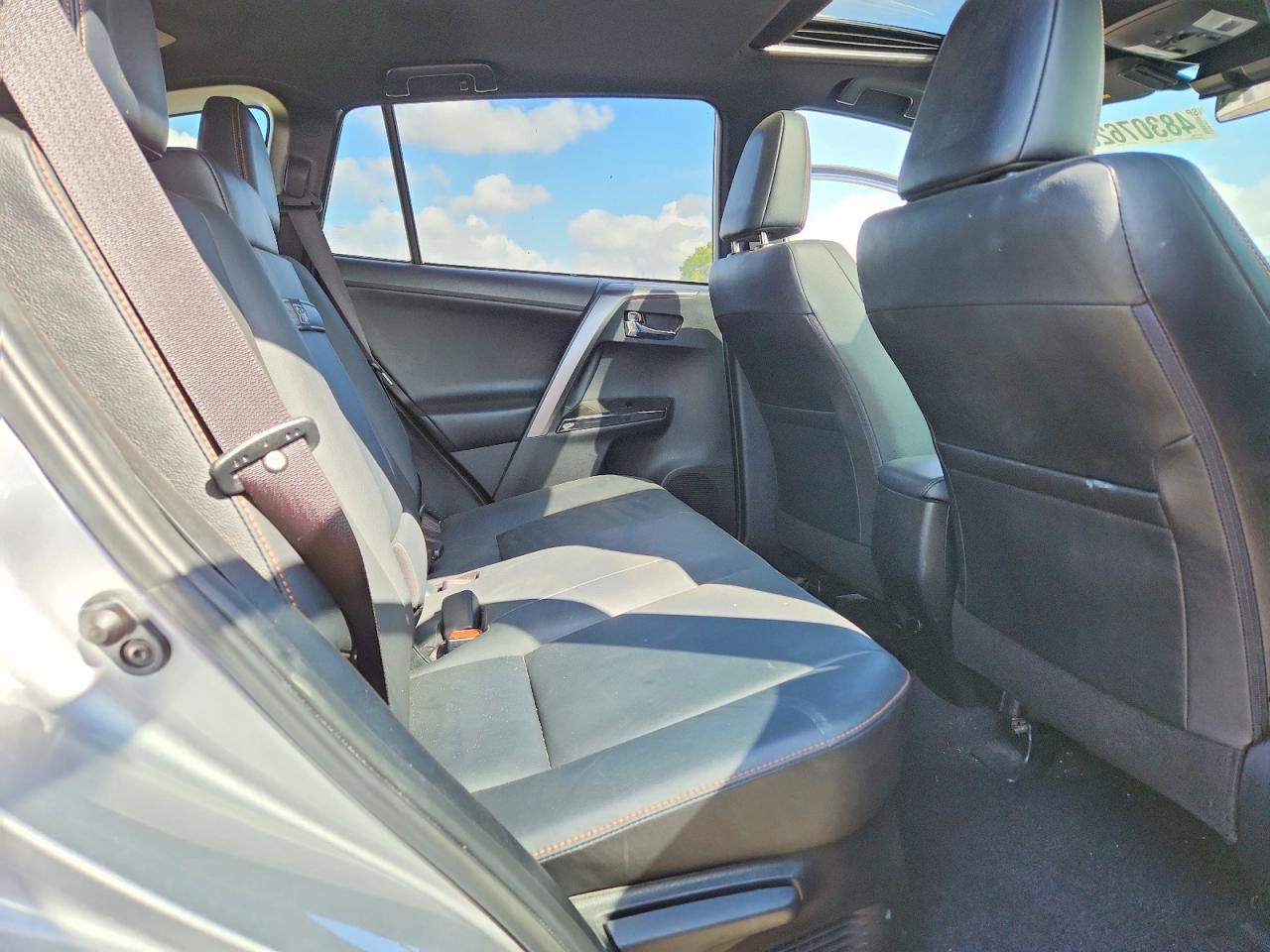 2017 Toyota Rav4 Hybrid Se - zdjęcie 11