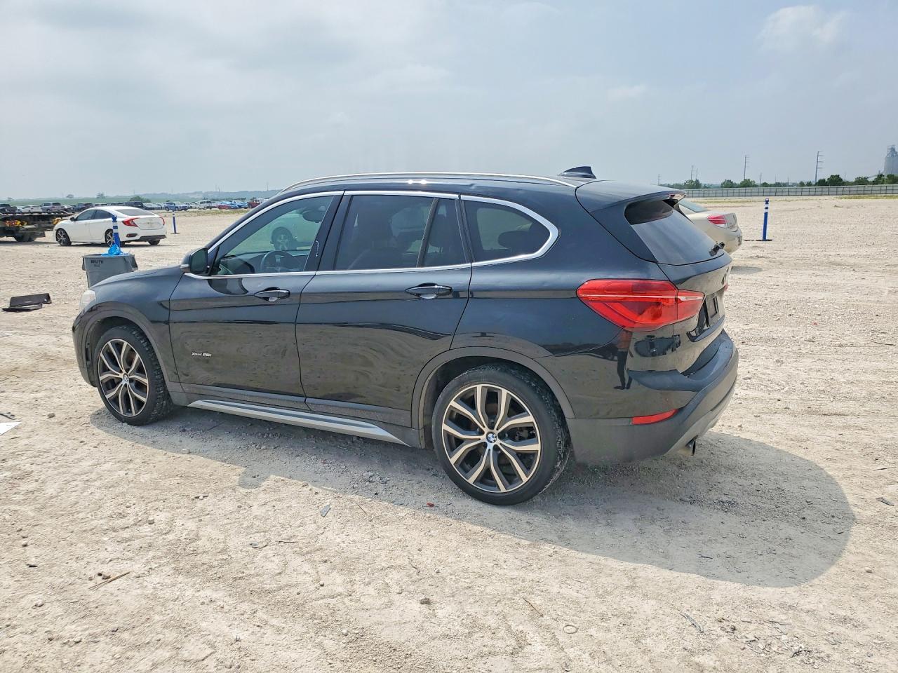 2017 BMW X1 xDrive28I - zdjęcie 2