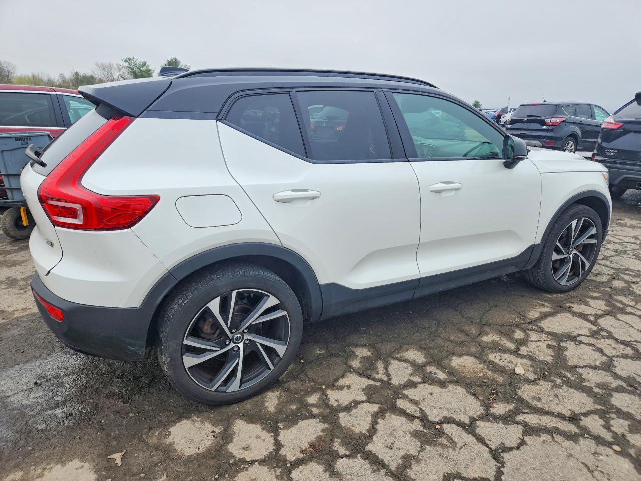 2021 Volvo Xc40 T5 R-Design - zdjęcie 3
