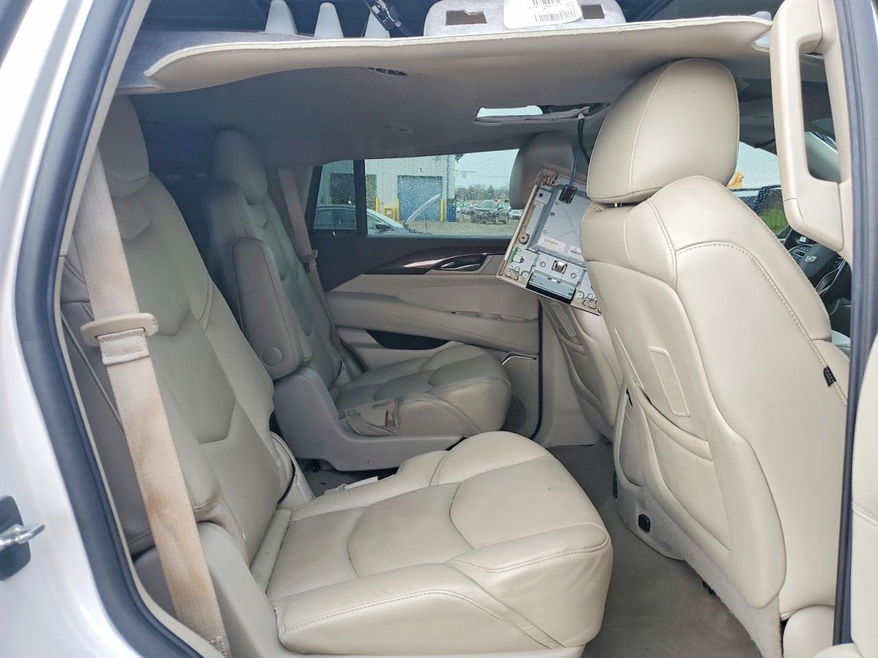 2016 Cadillac Escalade Luxury - zdjęcie 11