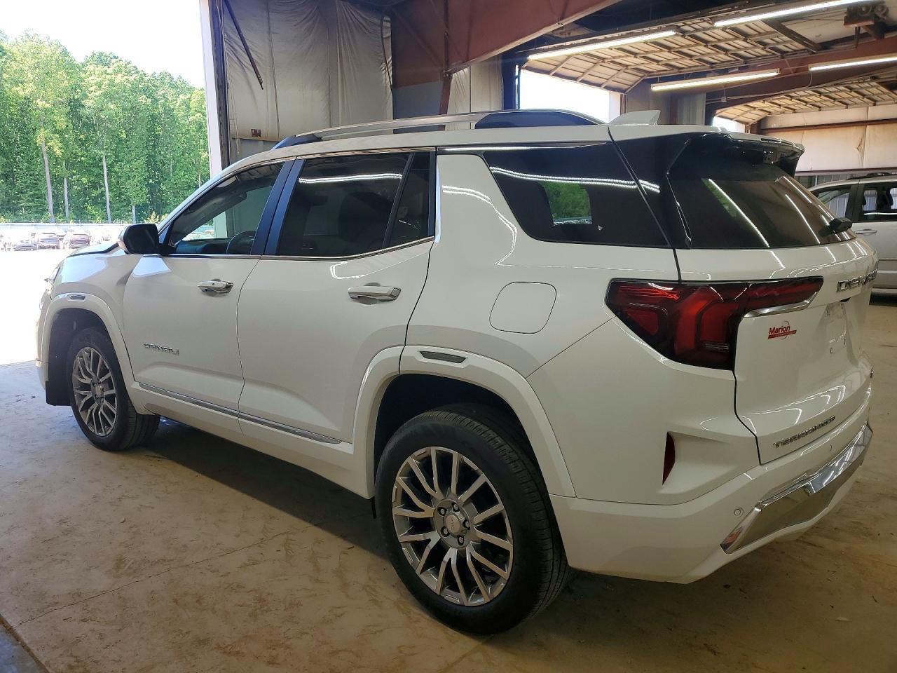 2026 GMC Terrain Denali - zdjęcie 2